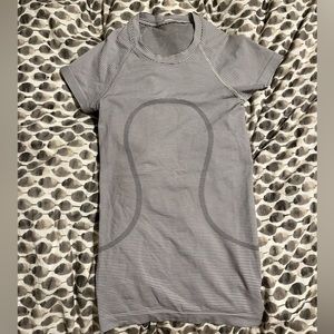 Lululemon Black and White Striped Swiftly Tech Short Sleeve, Size 0, No Flaws